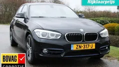 Zwart, andere lak Gebruikt 2019 BMW 118 Sport Line Hatchback | € 17.450 (Eerlijke prijs)