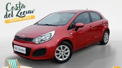 Rood Gebruikt 2015 Kia Rio Comfort Hatchback | € 7.940 (Eerlijke prijs)