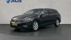 Zwart Gebruikt 2020 VW Passat Comfortline Stationwagen | € 19.950 (Goede deal)