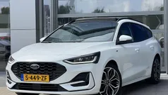Wit Gebruikt 2023 Ford Focus ST-Line X Stationwagen | € 25.850 (Eerlijke prijs)