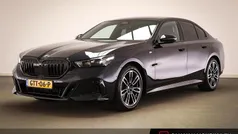 Zwart Gebruikt 2024 BMW 520 M Sport Sedan | € 55.645 (Eerlijke prijs)