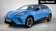 Blauw Gebruikt 2023 MG MG4 EV Luxury Hatchback | € 22.777 (Eerlijke prijs)