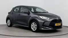 Gebruikt 2022 Toyota Yaris Hybrid Active Hatchback | € 21.999 (Eerlijke prijs)