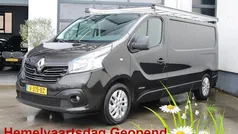 Zwart Gebruikt 2017 Renault Trafic Luxe Van | € 7.999 (Eerlijke prijs)