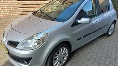 Grijs Gebruikt 2009 Renault Clio II Dynamique Hatchback | € 2.998 (Eerlijke prijs)