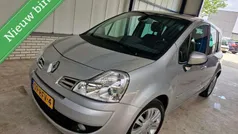 Grijs, metallic lak Gebruikt 2011 Renault Modus Dynamique MPV | € 3.450 (Eerlijke prijs)