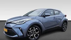 Grijs, metallic lak Gebruikt 2021 Toyota C-HR SUV | € 23.730 (Eerlijke prijs)