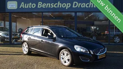 Zwart (metallic) Gebruikt 2013 Volvo V60 Stationwagen | € 6.222 (Eerlijke prijs)