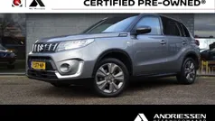 Grijs, metallic lak Gebruikt 2022 Suzuki Vitara Style SUV | € 22.950 (Eerlijke prijs)