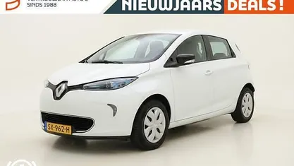 Wit (metallic) Gebruikt 2018 Renault Zoe Life Hatchback | € 9.840 (Eerlijke prijs)