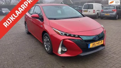 Rood (metallic) Gebruikt 2019 Toyota Prius Hatchback | € 23.950 (Eerlijke prijs)