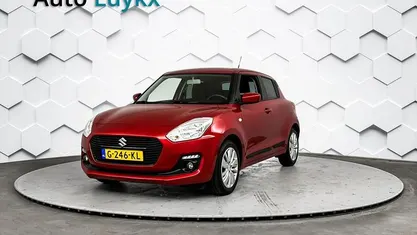 Rood (metallic) Gebruikt 2019 Suzuki Swift Hatchback | € 13.340 (Eerlijke prijs)