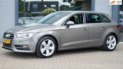 Grijs Occasion 2013 Audi A3 Sportback Ambition Hatchback | € 14.495 (Eerlijke prijs)