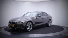 Bruin, metallic lak Gebruikt 2017 BMW 318 Executive Sedan | € 16.950 (Eerlijke prijs)