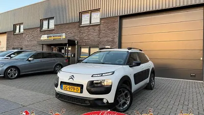 Wit Gebruikt 2016 Citroën C4 PureTech SUV | € 5.450 (Eerlijke prijs)