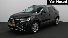 Zwart Gebruikt 2022 VW T-Roc Life SUV | € 23.900 (Eerlijke prijs)