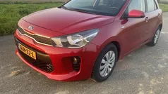 Rood Gebruikt 2017 Kia Rio Hatchback | € 8.950 (Goede deal)