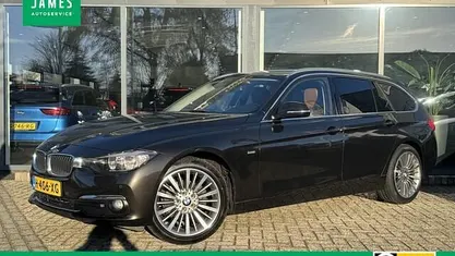 Bruin Occasion 2017 BMW 318 Basis Stationwagen | € 14.075 (Eerlijke prijs)