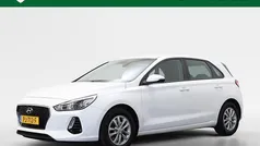 Wit Gebruikt 2018 Hyundai i30 Comfort Hatchback | € 14.450 (Eerlijke prijs)