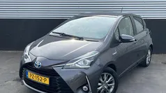 Gebruikt 2017 Toyota Yaris Hybrid Design Hatchback | € 15.900 (Eerlijke prijs)