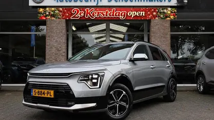 Grijs Gebruikt 2023 Kia Niro SUV | € 29.440 (Eerlijke prijs)