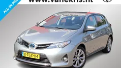 Grijs, metallic lak Gebruikt 2014 Toyota Auris Hybrid Hatchback | € 12.499 (Eerlijke prijs)