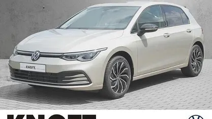 Occasion 2024 VW Golf VIII Move Hatchback | € 35.266 (Eerlijke prijs)