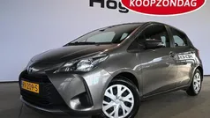 Grijs, metallic lak Gebruikt 2018 Toyota Yaris Comfort Hatchback | € 7.740 (Eerlijke prijs)