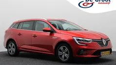 Rood Gebruikt 2021 Renault Mégane GrandTour Intens Stationwagen | € 15.950 (Eerlijke prijs)