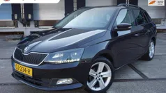 Zwart, metallic lak Gebruikt 2015 Skoda Fabia First Edition Stationwagen | € 5.895 (Eerlijke prijs)