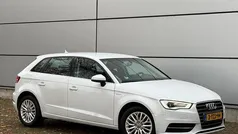 Wit (metallic) Gebruikt 2014 Audi A3 Sportback g-tron Ambiente Hatchback | € 9.950 (Super prijs)