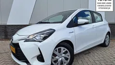 Wit Gebruikt 2017 Toyota Yaris Hybrid Hatchback | € 11.850 (Eerlijke prijs)