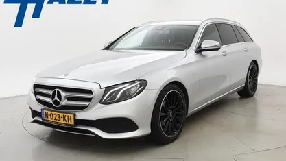 Grijs, metallic lak Gebruikt 2018 Mercedes E220 Avantgarde Stationwagen | € 20.900 (Eerlijke prijs)