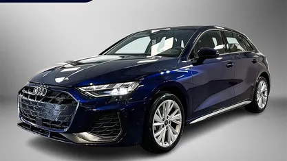 Blauw Gebruikt 2025 Audi A3 Sportback S-Line Hatchback | € 39.995 (Eerlijke prijs)