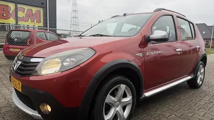 Gebruikt 2011 Dacia Sandero Stepway Hatchback | € 4.444 (Eerlijke prijs)