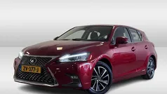 Rood Gebruikt 2019 Lexus CT200h Hatchback | € 22.425 (Eerlijke prijs)