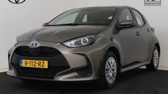 Gebruikt 2022 Toyota Yaris Hybrid Active Hatchback | € 22.450 (Eerlijke prijs)