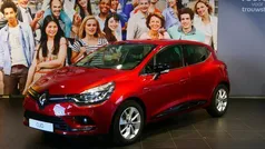 Donker rood metallic Gebruikt 2016 Renault Clio IV LIMITED Hatchback | € 10.900 (Eerlijke prijs)