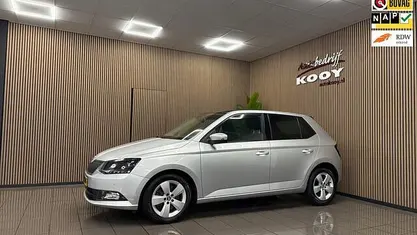 Grijs (metallic) Gebruikt 2015 Skoda Fabia Style Hatchback | € 13.725 (Eerlijke prijs)