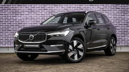 Zwart Occasion 2023 Volvo XC60 Plus SUV | € 44.899 (Eerlijke prijs)