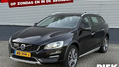 Occasion 2017 Volvo V60 CC Summum Stationwagen | € 11.499 (Goede deal)