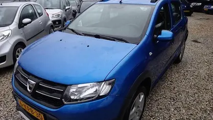 Occasion 2013 Dacia Sandero Lauréate Hatchback | € 3.995 (Eerlijke prijs)
