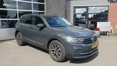 Grijs Gebruikt 2021 VW Tiguan Life SUV | € 33.000 (Eerlijke prijs)