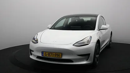 Wit Occasion 2019 Tesla Model 3 Standard Range Sedan | € 24.845 (Eerlijke prijs)