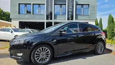 Zwart Gebruikt 2018 Ford Focus ST-Line Hatchback | € 15.950 (Eerlijke prijs)