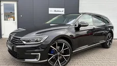 Zwart Gebruikt 2016 VW Passat GTE Stationwagen | € 14.950 (Eerlijke prijs)