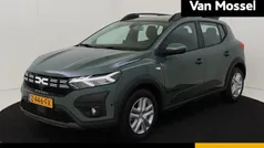 Grijs Gebruikt 2024 Dacia Sandero Essentiel Hatchback | € 20.425 (Eerlijke prijs)