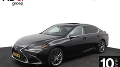 Zwart Gebruikt 2020 Lexus ES300H President Line Sedan | € 35.950 (Eerlijke prijs)