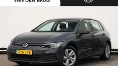 Grijs Gebruikt 2024 VW Golf VIII Life Hatchback | € 28.695 (Eerlijke prijs)
