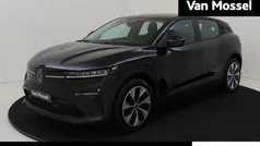 Noir étoilé gne Gebruikt 2023 Renault Mégane Evolution Hatchback | € 29.440 (Eerlijke prijs)